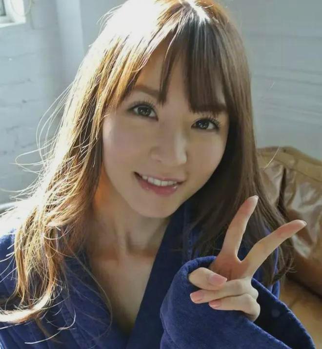 兵女老师不骑马时的样子更美！凯时尊龙人生日本十大完美步